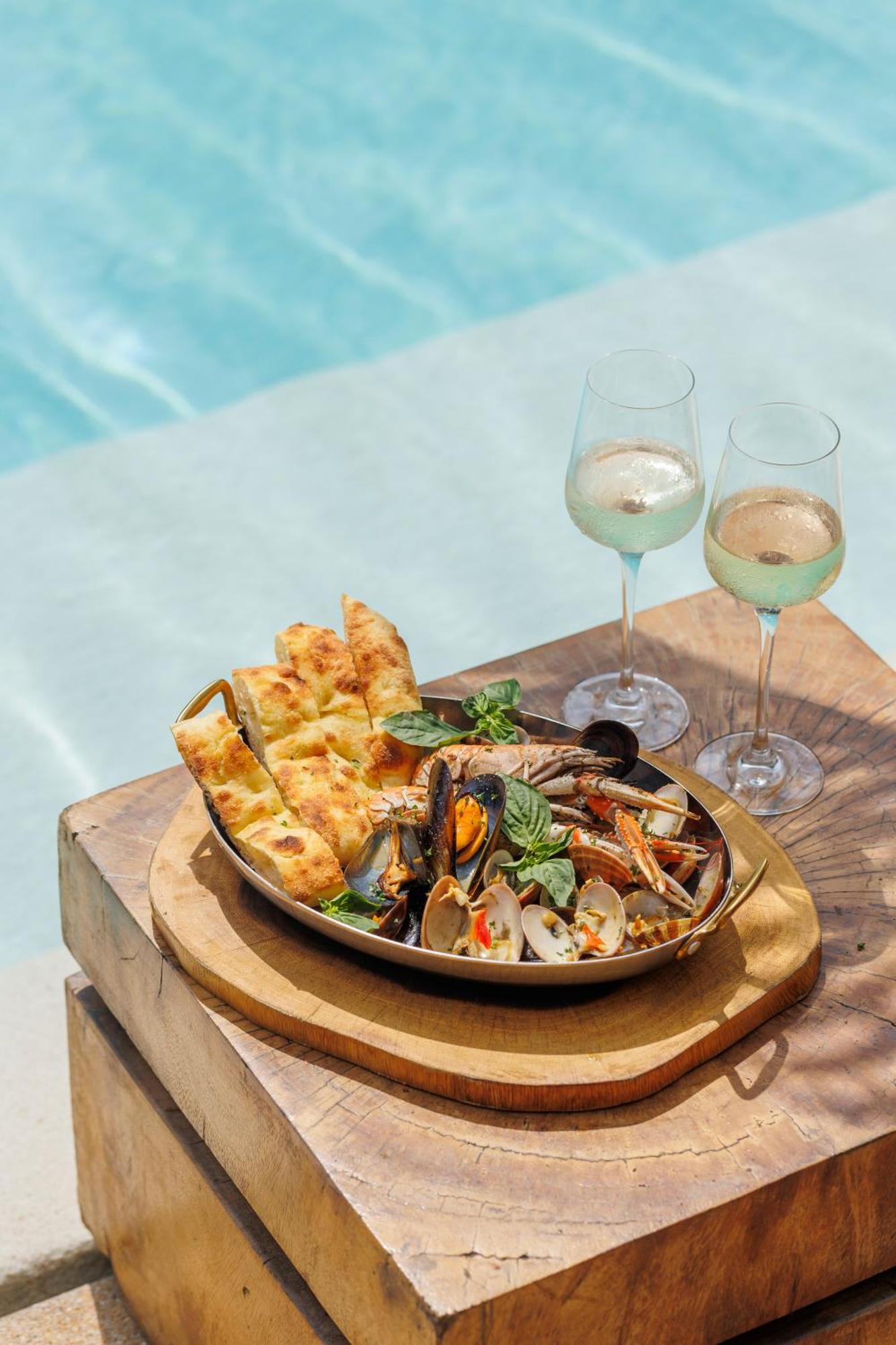 Cafe Del Mar Phuket - Suite & Penthouse Kamala Beach Esterno foto