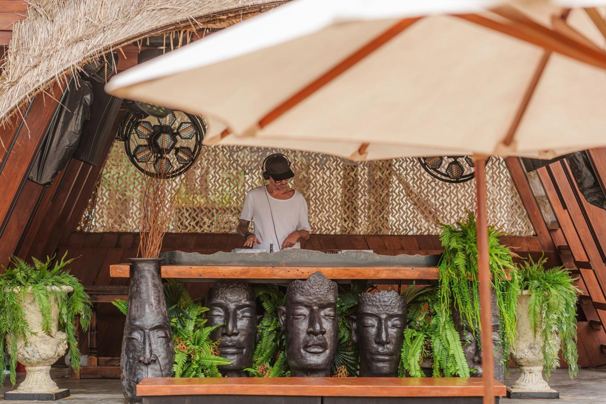 Cafe Del Mar Phuket - Suite & Penthouse Kamala Beach Esterno foto